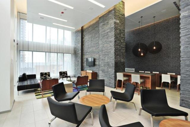 Square One Fully Furnished Suite Mississauga Zewnętrze zdjęcie