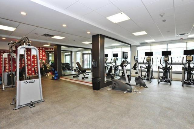 Square One Fully Furnished Suite Mississauga Zewnętrze zdjęcie
