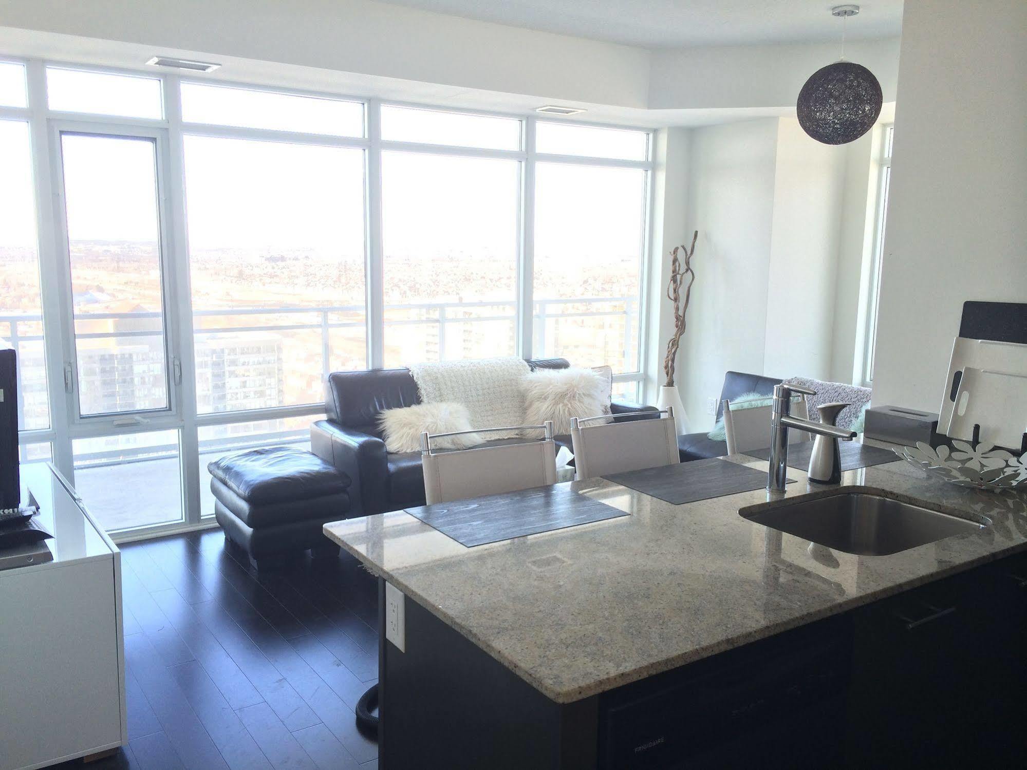 Square One Fully Furnished Suite Mississauga Zewnętrze zdjęcie
