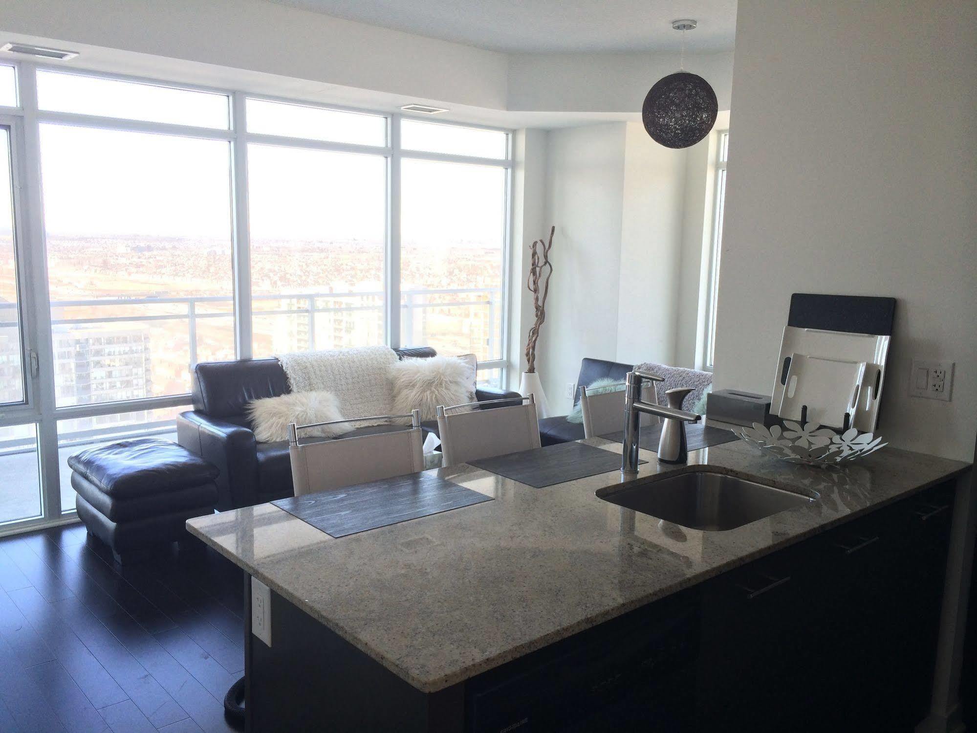 Square One Fully Furnished Suite Mississauga Zewnętrze zdjęcie